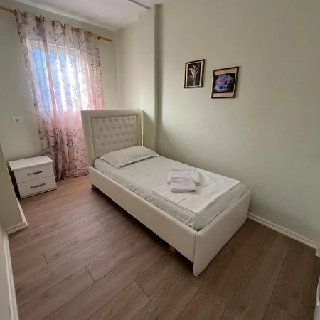 Felix * Tirana